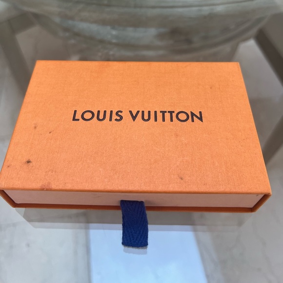 Louis Vuitton “sign it” bracelet. - Picture 3 of 7